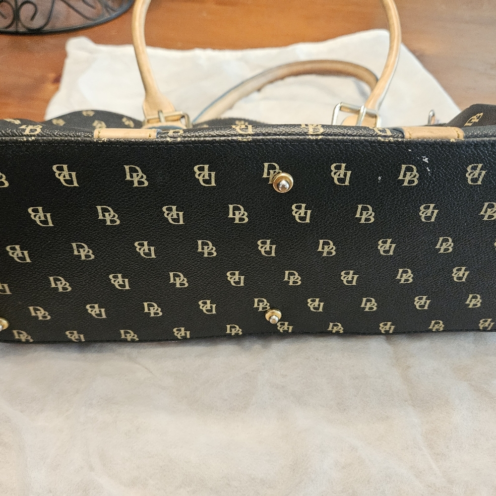 Dooney & Bourke purse